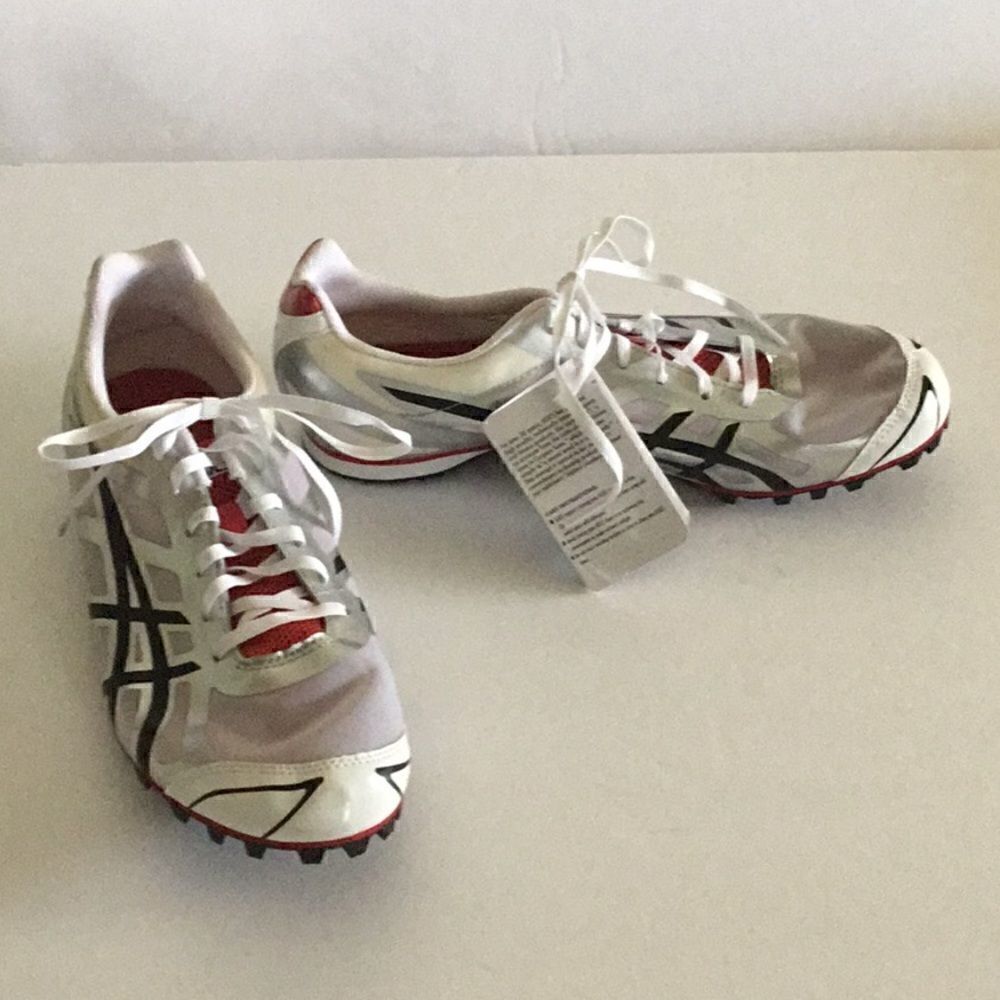 ASICS track shoes in size 8 1/2 NEW HYPER MD 5